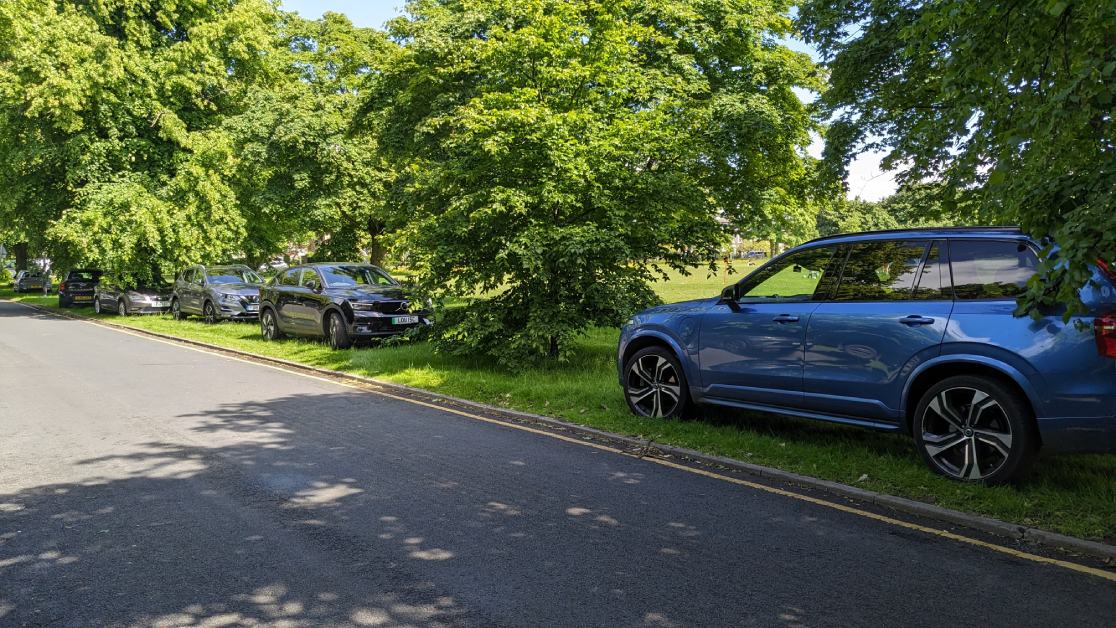 Council considering double yellow lines on Oatlands Drive in Harrogate